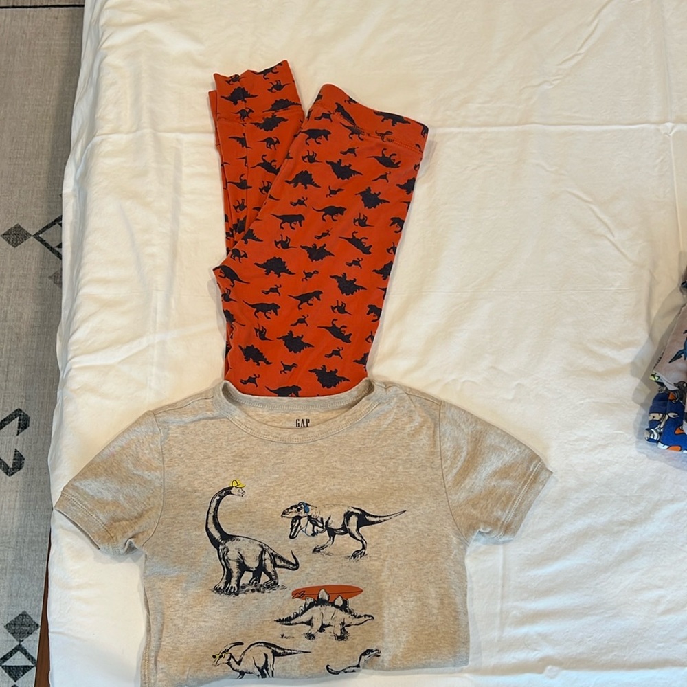 Gap kids dinosaur pajamas
